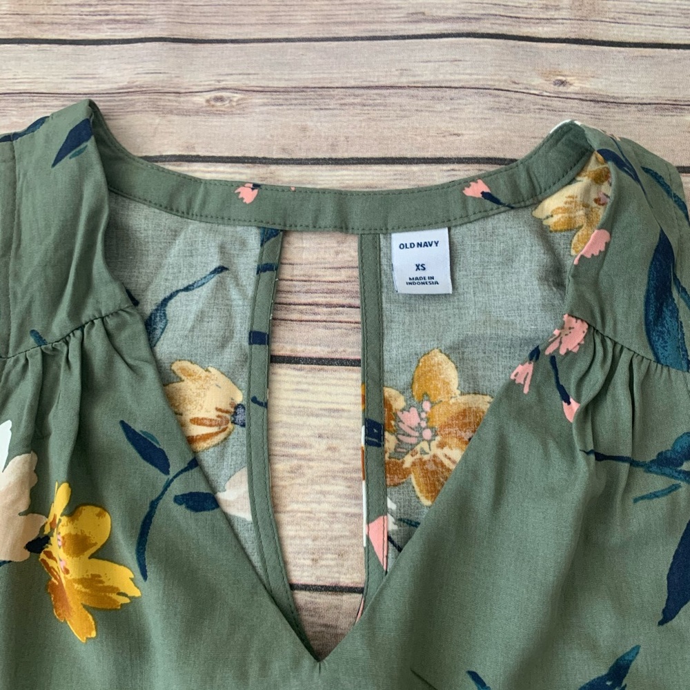 Old Navy Green Floral Sleeveless Blouse - Picture 3 of 6
